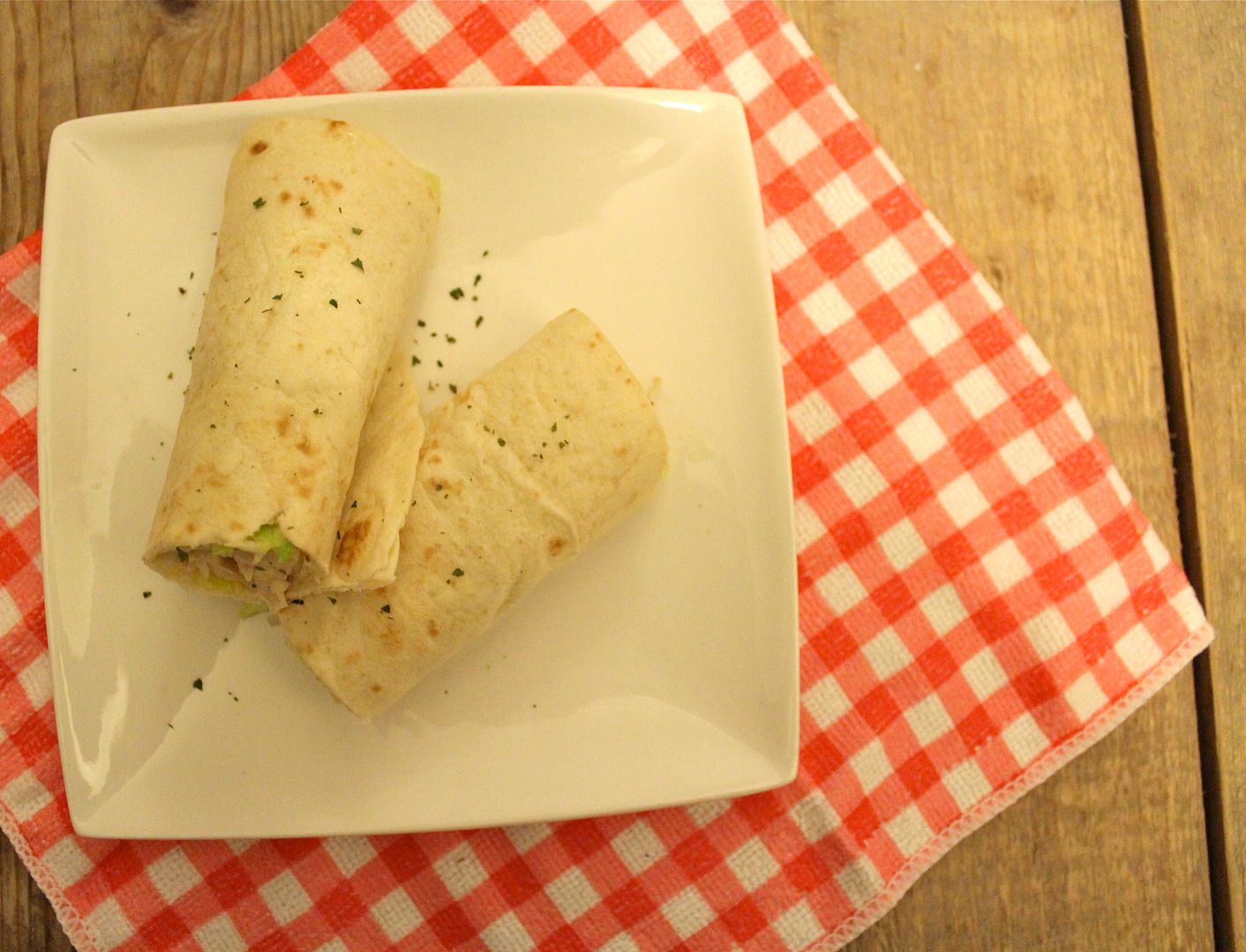 Wrap met kip, ijsbergsla en taugé Lekker en Simpel